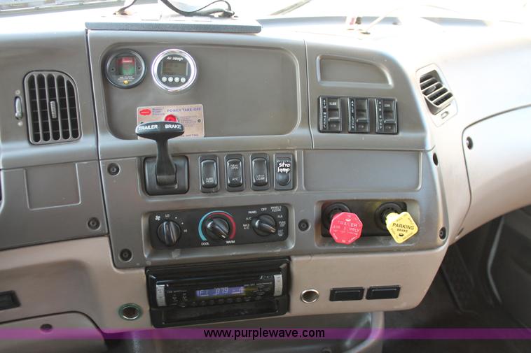 image for item E2917 2006 Sterling LT9500 semi truck