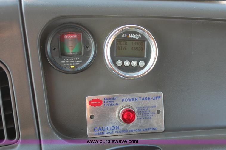 image for item E2917 2006 Sterling LT9500 semi truck