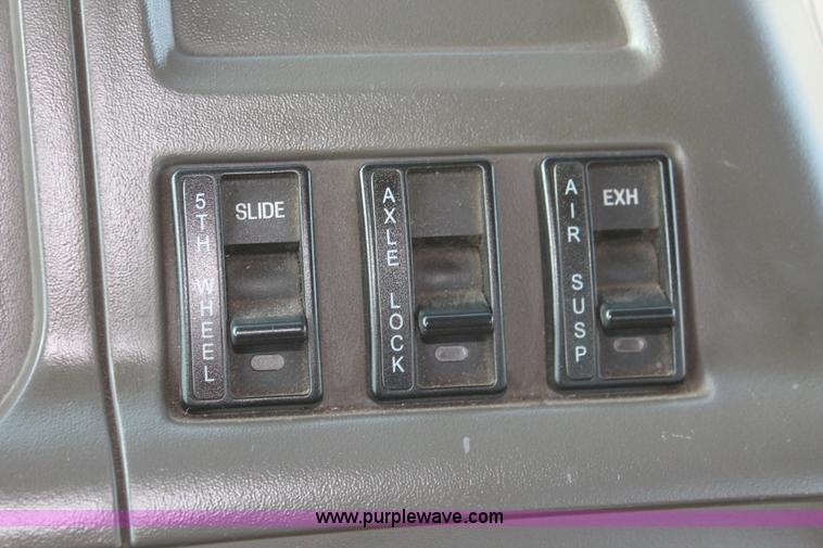 image for item E2917 2006 Sterling LT9500 semi truck