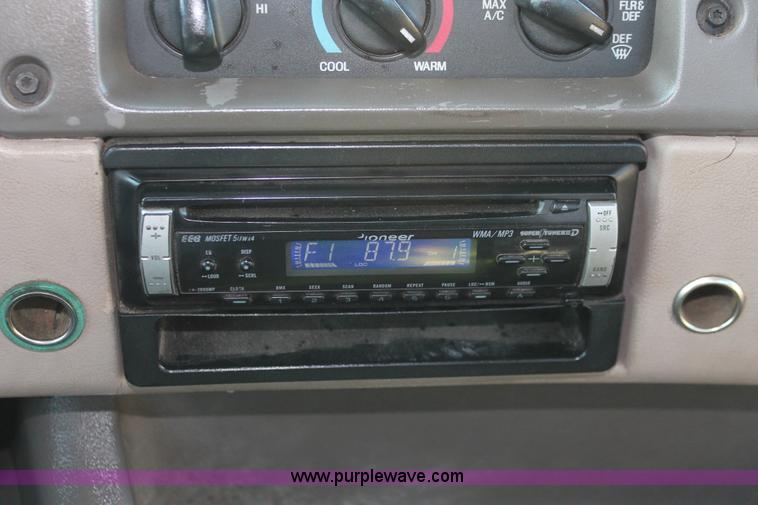 image for item E2917 2006 Sterling LT9500 semi truck