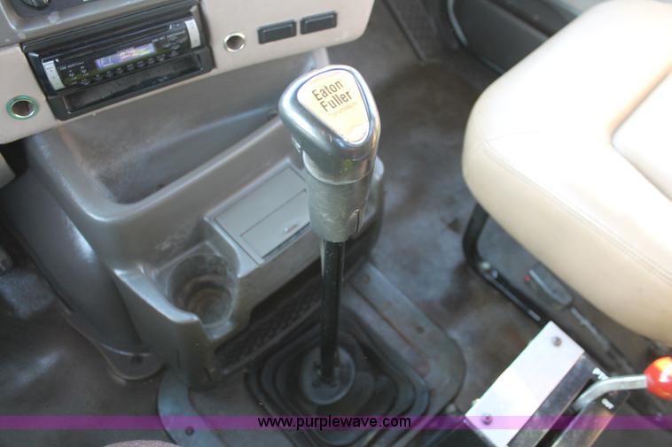 image for item E2917 2006 Sterling LT9500 semi truck