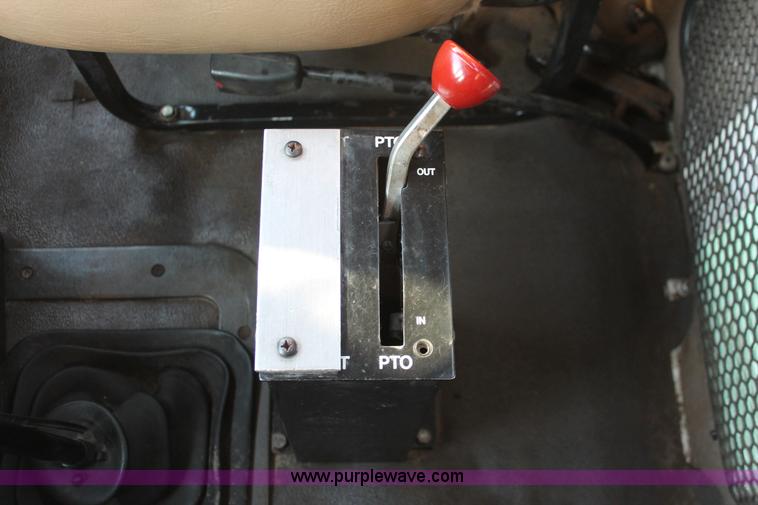 image for item E2917 2006 Sterling LT9500 semi truck