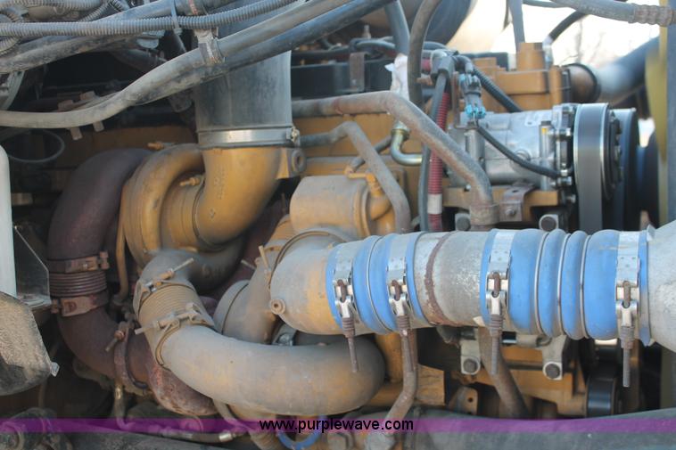 image for item E2917 2006 Sterling LT9500 semi truck