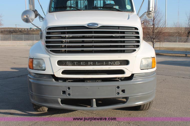 image for item E2917 2006 Sterling LT9500 semi truck