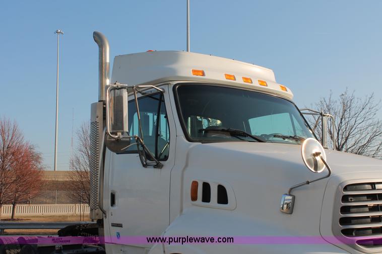 image for item E2917 2006 Sterling LT9500 semi truck
