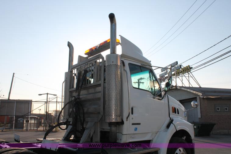 image for item E2917 2006 Sterling LT9500 semi truck