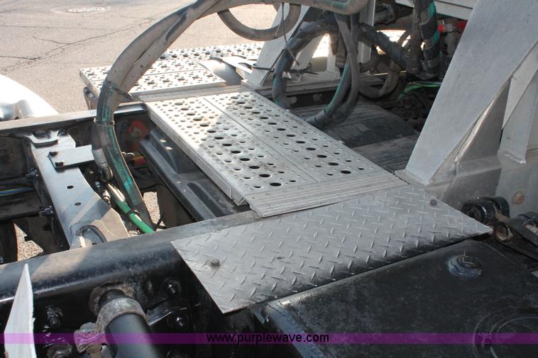 image for item E2917 2006 Sterling LT9500 semi truck