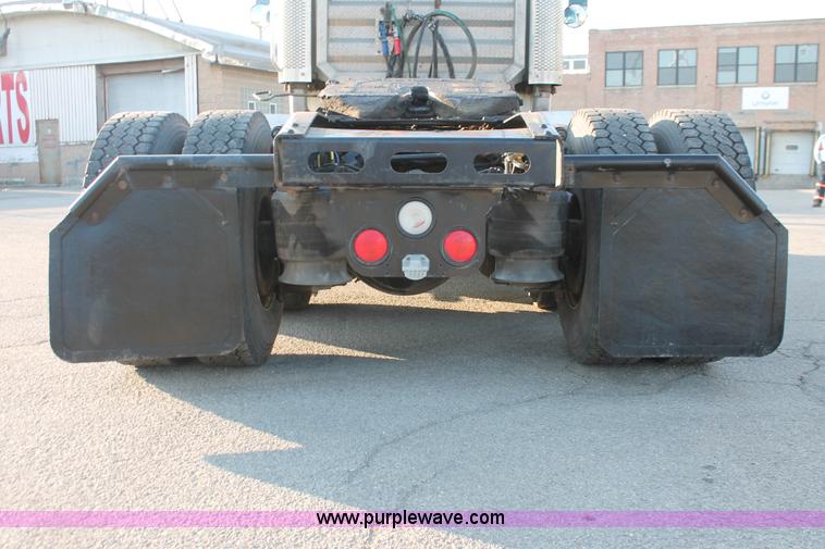 image for item E2917 2006 Sterling LT9500 semi truck