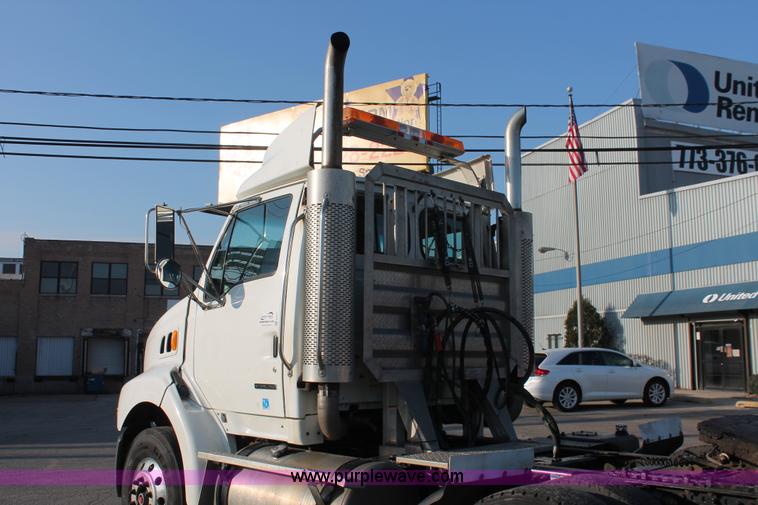 image for item E2917 2006 Sterling LT9500 semi truck