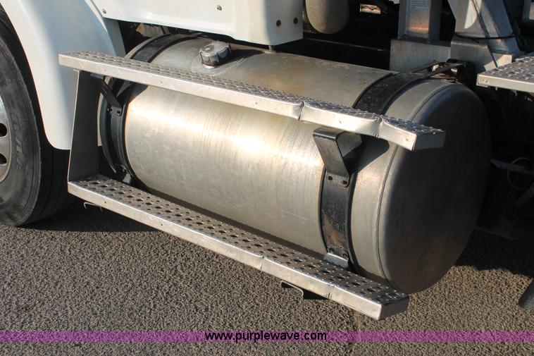 image for item E2917 2006 Sterling LT9500 semi truck