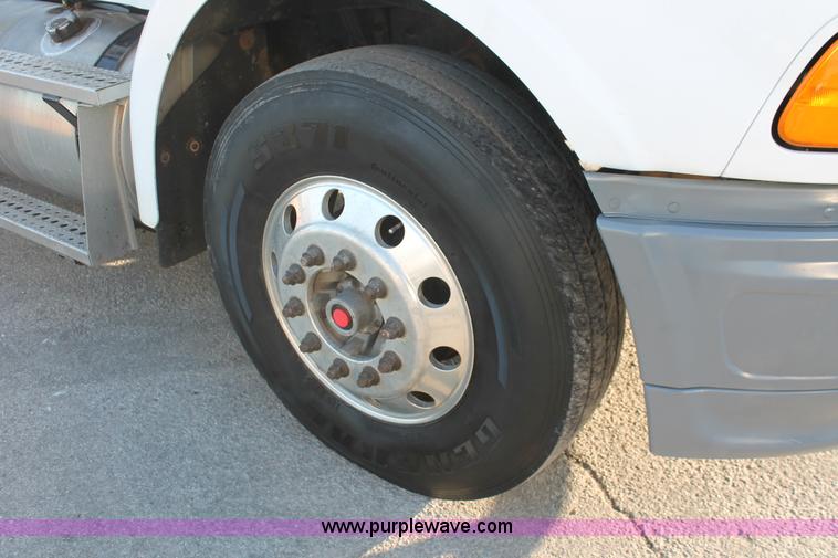 image for item E2917 2006 Sterling LT9500 semi truck