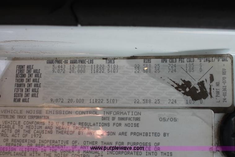 image for item E2917 2006 Sterling LT9500 semi truck