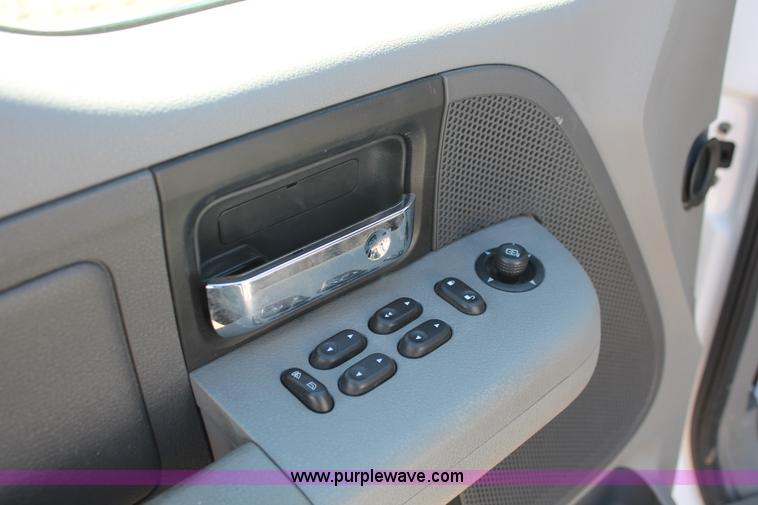 image for item E3270 2005 Ford F150 XLT SuperCab pickup truck