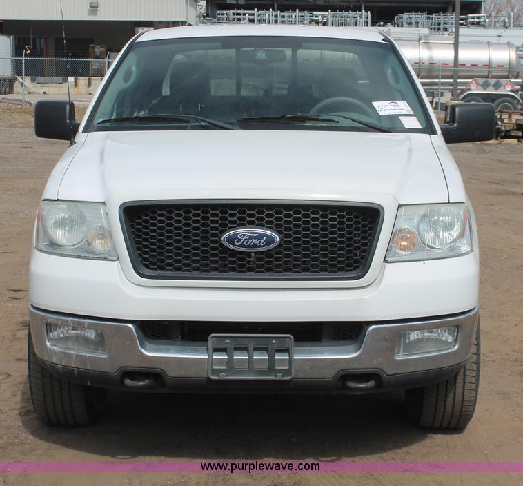 image for item E3273 2004 Ford F150 XLT SuperCrew pickup truck