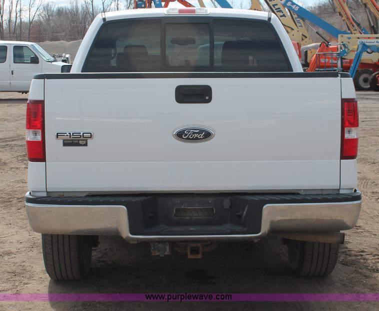 image for item E3273 2004 Ford F150 XLT SuperCrew pickup truck