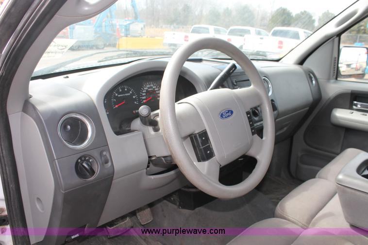 image for item E3273 2004 Ford F150 XLT SuperCrew pickup truck