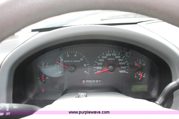 image for item E3273 2004 Ford F150 XLT SuperCrew pickup truck