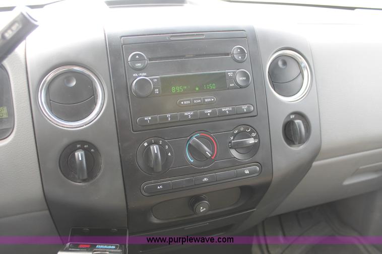 image for item E3273 2004 Ford F150 XLT SuperCrew pickup truck