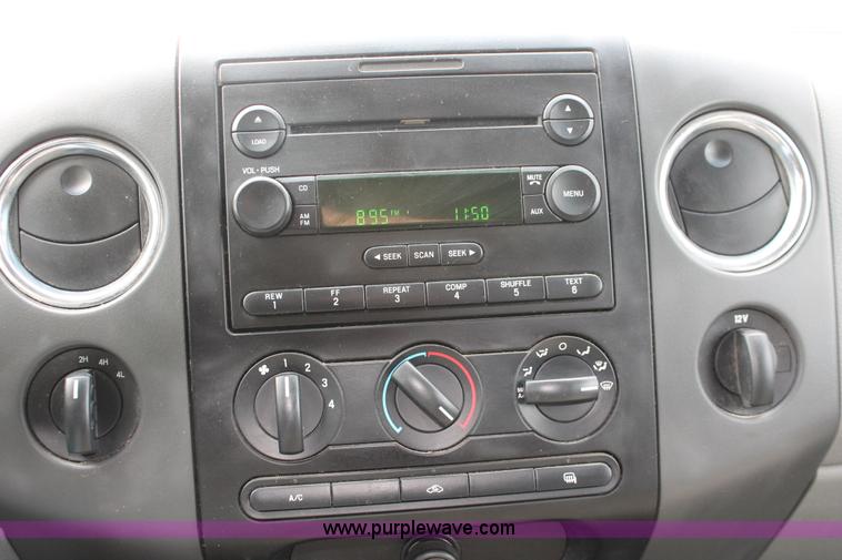 image for item E3273 2004 Ford F150 XLT SuperCrew pickup truck