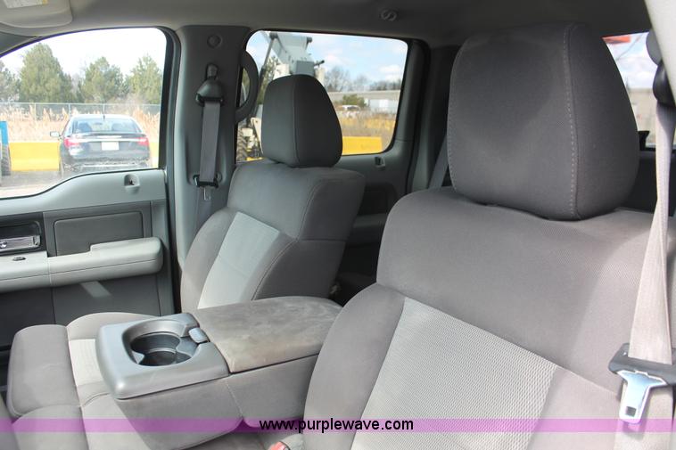 image for item E3273 2004 Ford F150 XLT SuperCrew pickup truck