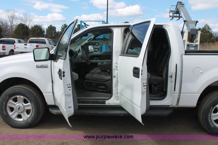 image for item E3273 2004 Ford F150 XLT SuperCrew pickup truck