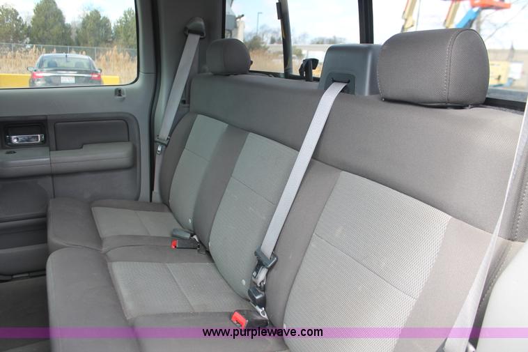 image for item E3273 2004 Ford F150 XLT SuperCrew pickup truck