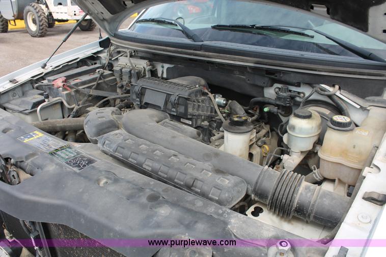 image for item E3273 2004 Ford F150 XLT SuperCrew pickup truck