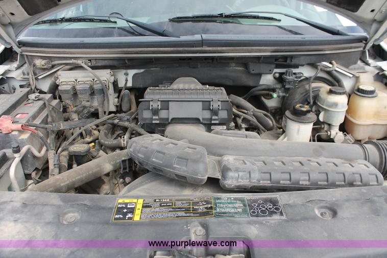 image for item E3273 2004 Ford F150 XLT SuperCrew pickup truck