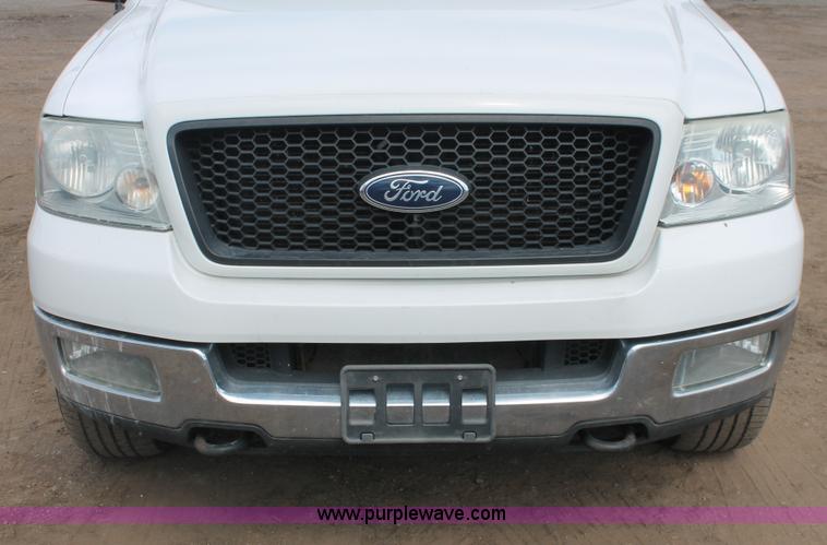 image for item E3273 2004 Ford F150 XLT SuperCrew pickup truck