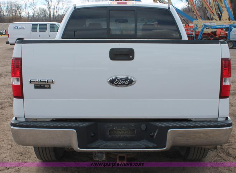 image for item E3273 2004 Ford F150 XLT SuperCrew pickup truck