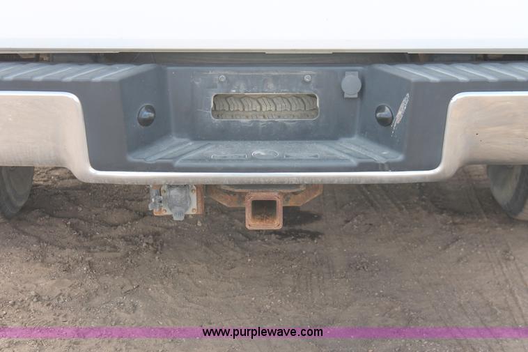 image for item E3273 2004 Ford F150 XLT SuperCrew pickup truck