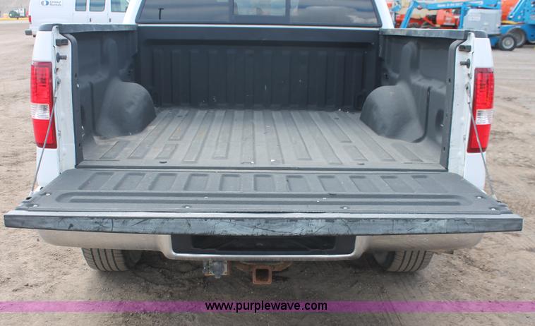 image for item E3273 2004 Ford F150 XLT SuperCrew pickup truck