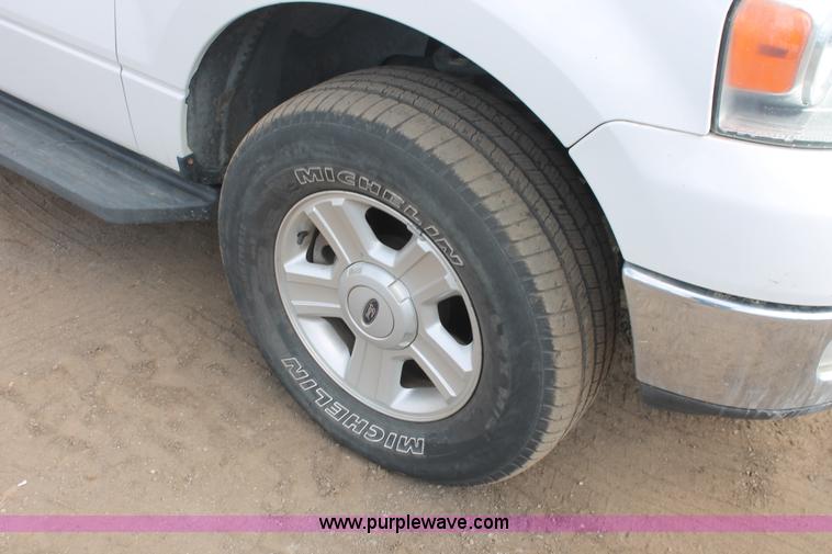 image for item E3273 2004 Ford F150 XLT SuperCrew pickup truck