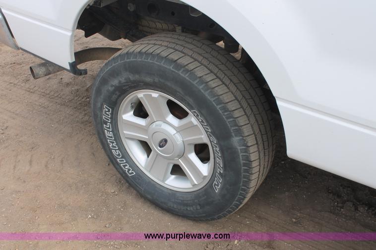 image for item E3273 2004 Ford F150 XLT SuperCrew pickup truck