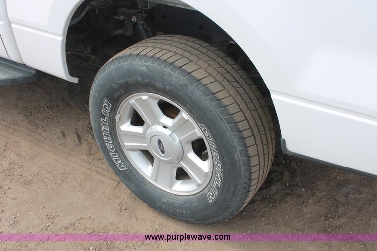 image for item E3273 2004 Ford F150 XLT SuperCrew pickup truck