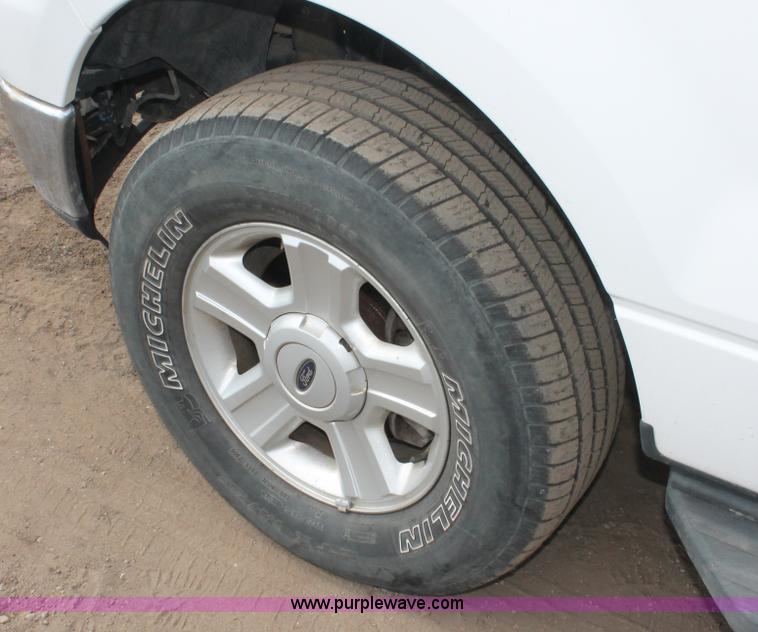 image for item E3273 2004 Ford F150 XLT SuperCrew pickup truck