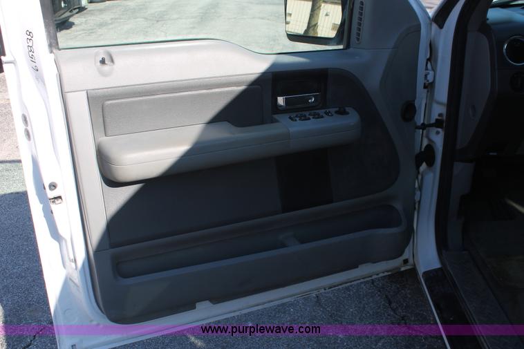 image for item E3275 2006 Ford F150 XLT SuperCab pickup truck