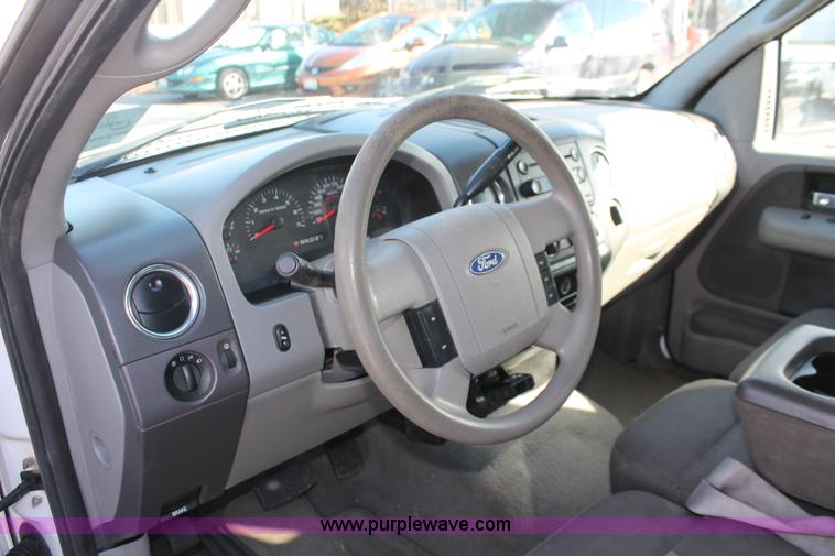 image for item E3275 2006 Ford F150 XLT SuperCab pickup truck