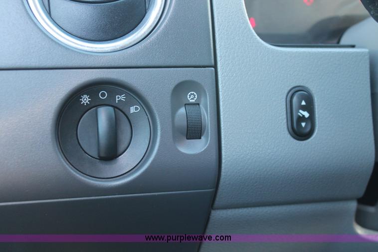 image for item E3275 2006 Ford F150 XLT SuperCab pickup truck