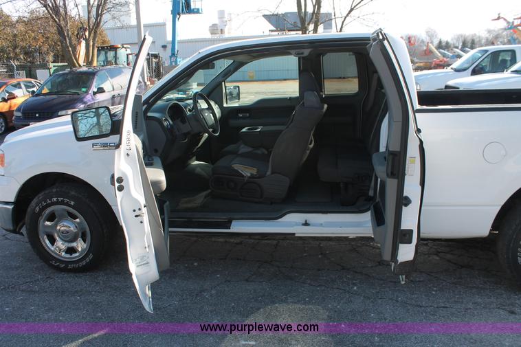 image for item E3275 2006 Ford F150 XLT SuperCab pickup truck