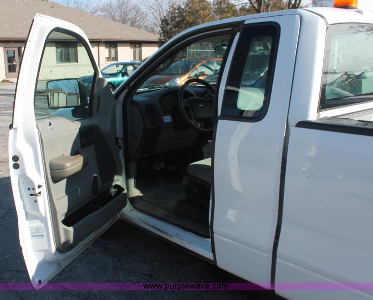 image for item E3276 2007 Ford F150 XL pickup truck