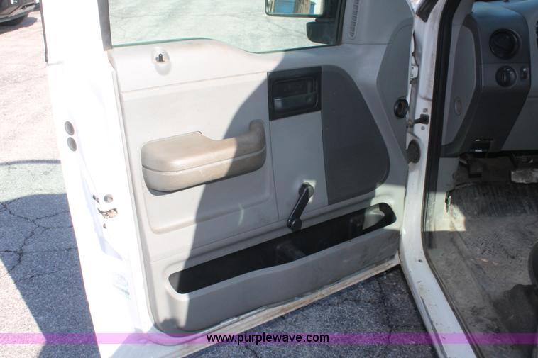 image for item E3276 2007 Ford F150 XL pickup truck