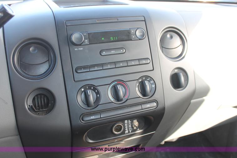 image for item E3276 2007 Ford F150 XL pickup truck