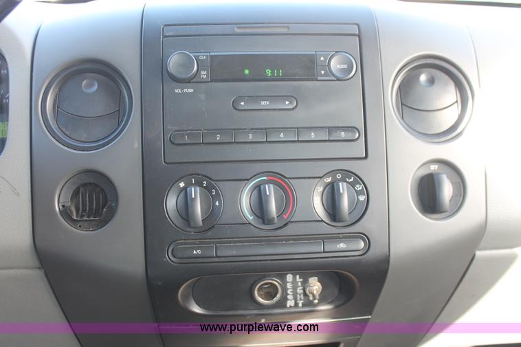 image for item E3276 2007 Ford F150 XL pickup truck