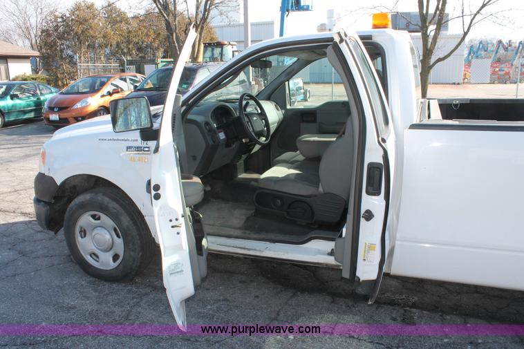 image for item E3276 2007 Ford F150 XL pickup truck