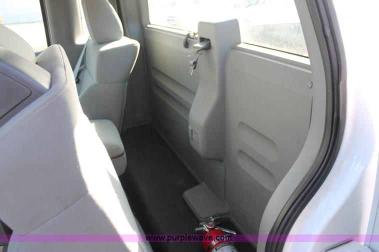 image for item E3276 2007 Ford F150 XL pickup truck