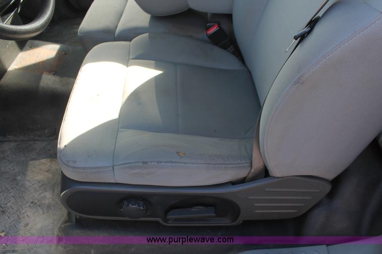 image for item E3276 2007 Ford F150 XL pickup truck