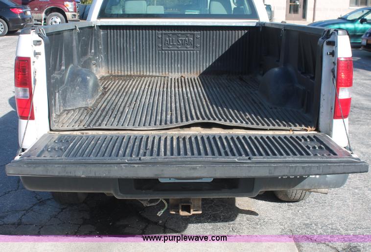 image for item E3276 2007 Ford F150 XL pickup truck