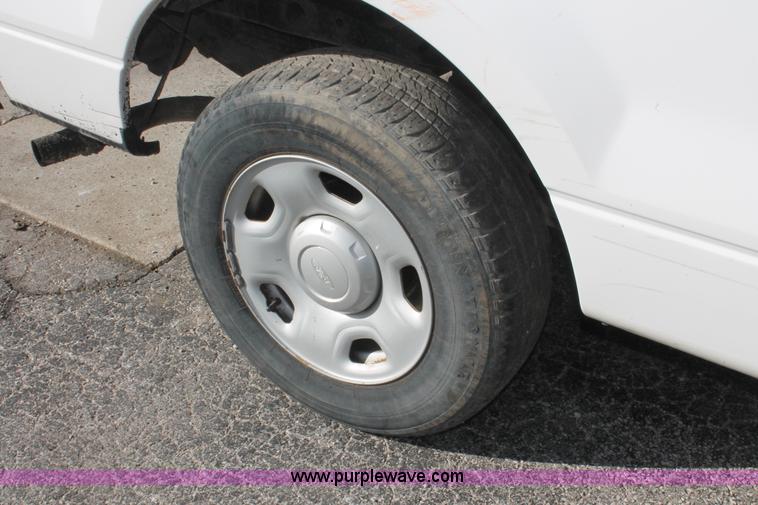 image for item E3276 2007 Ford F150 XL pickup truck