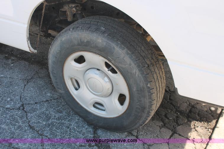 image for item E3276 2007 Ford F150 XL pickup truck